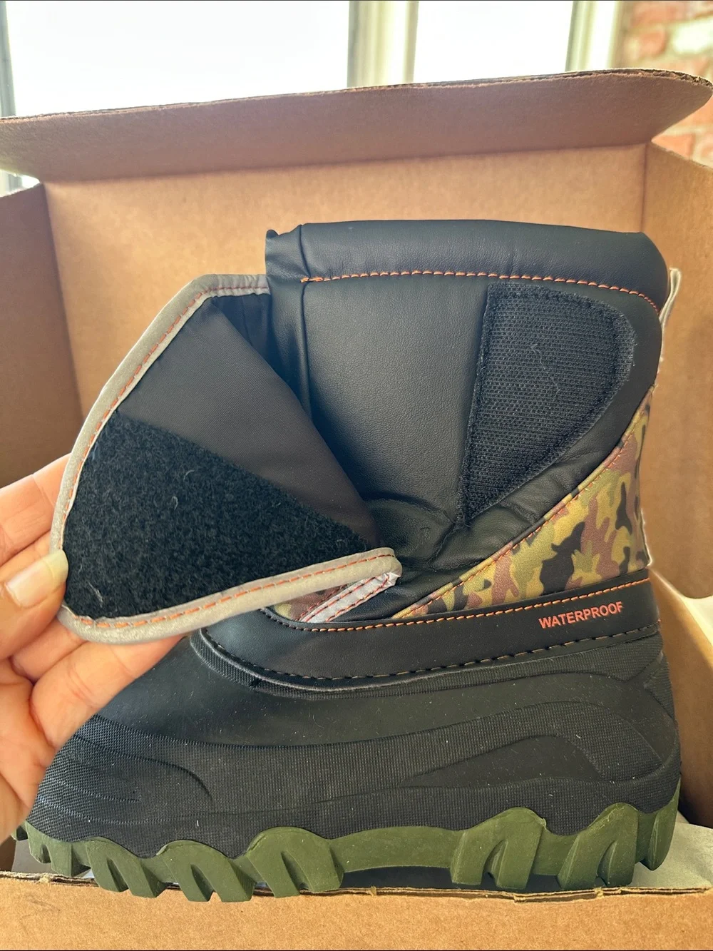 Western Chief Sub Zero Waterproof Snow Boot in Camo Kid Sz 2